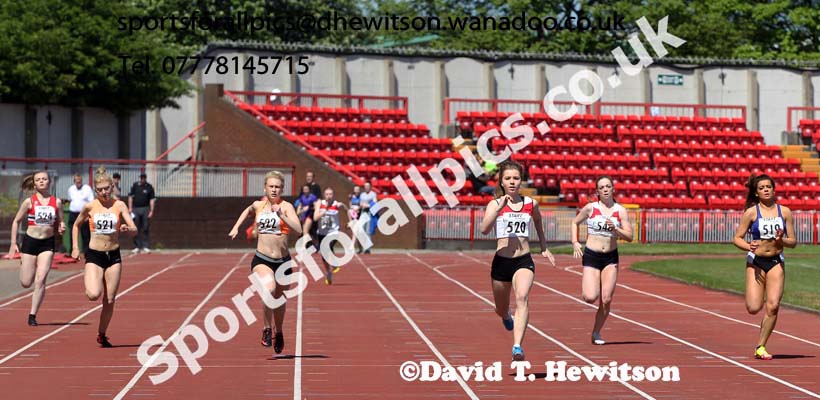 520 Ashlyn Bland (Gateshead) wins the under-17 womens 200 metres at the North Eastern Championships, Gateshead International Stadium.  Photos: David T. Hewitson/Sports for All Pics
